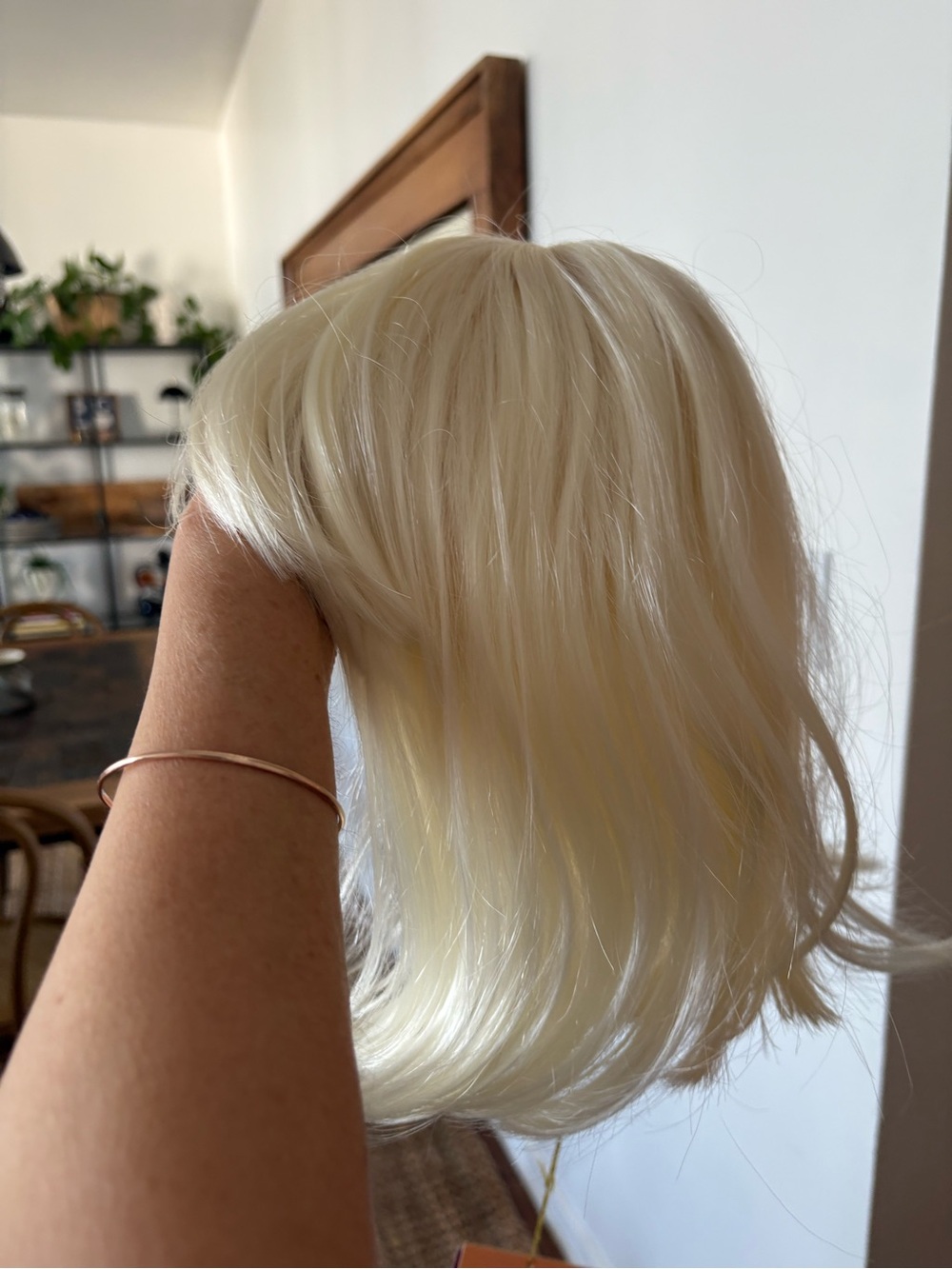 Short Platinum Blonde Women's Wig - Classic Bob Style